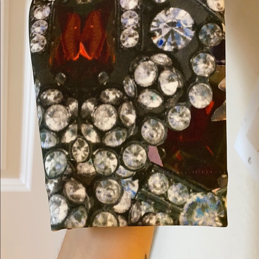 Jewel print scuba crop top. - Picture 4 of 6